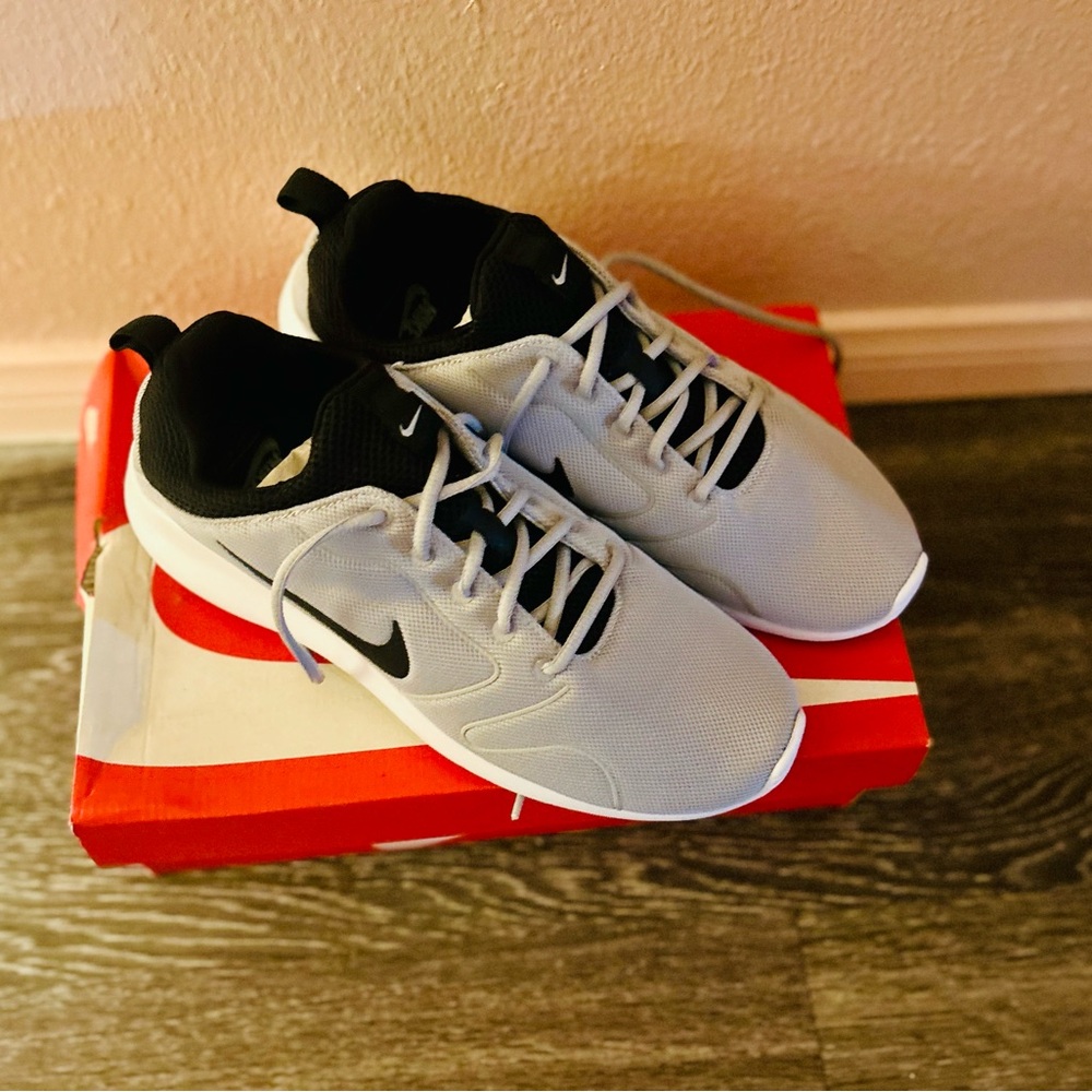 Nike Light Gray and Black Men's Sneakers